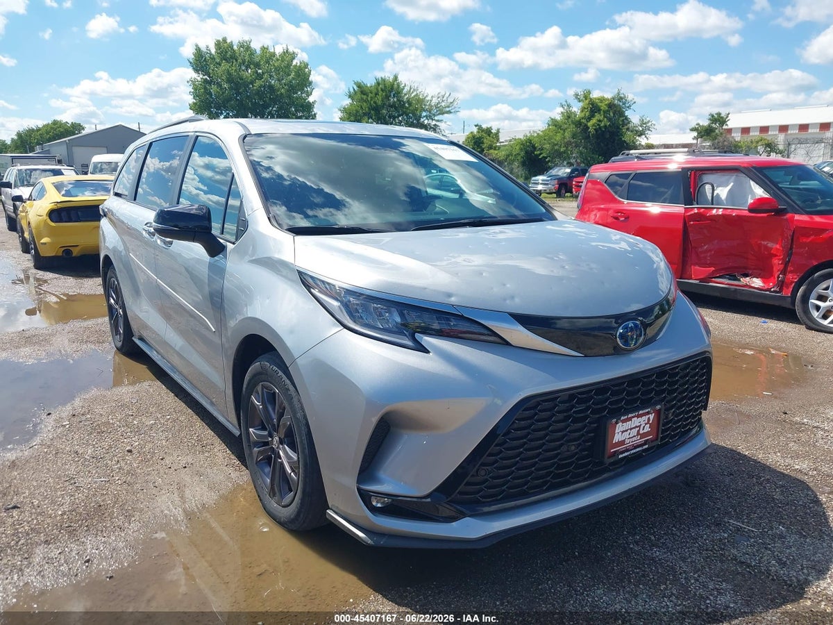 2024 TOYOTA SIENNA XSE