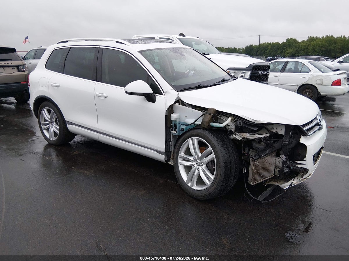 2014 VOLKSWAGEN TOUAREG TDI EXECUTIVE