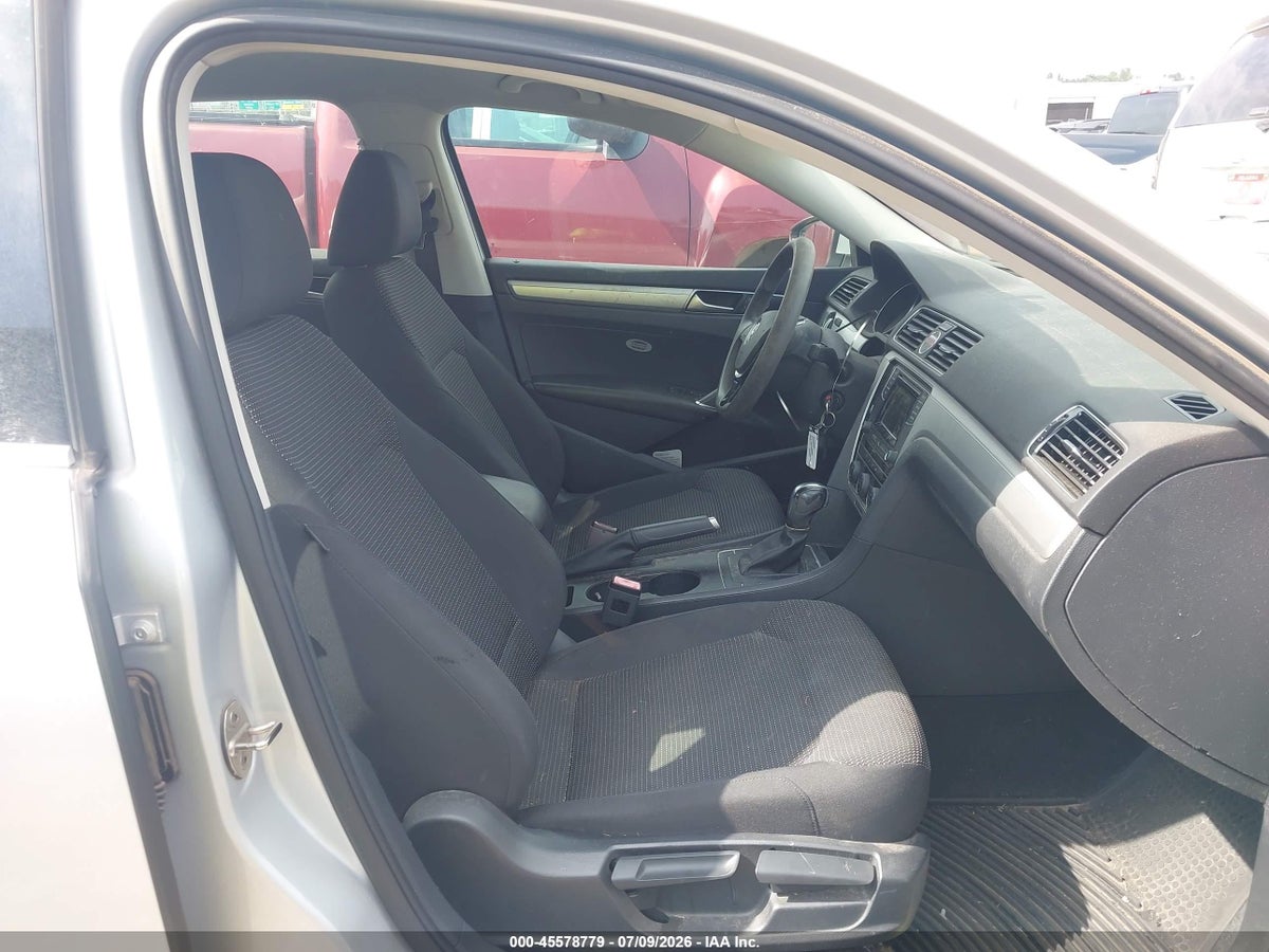 2016 VOLKSWAGEN PASSAT 1.8T S — снимка 5