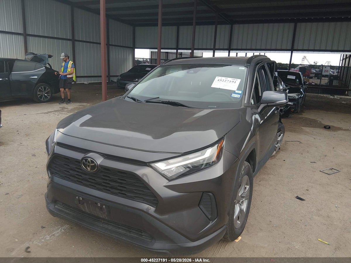 2023 TOYOTA RAV4 XLE — снимка 2