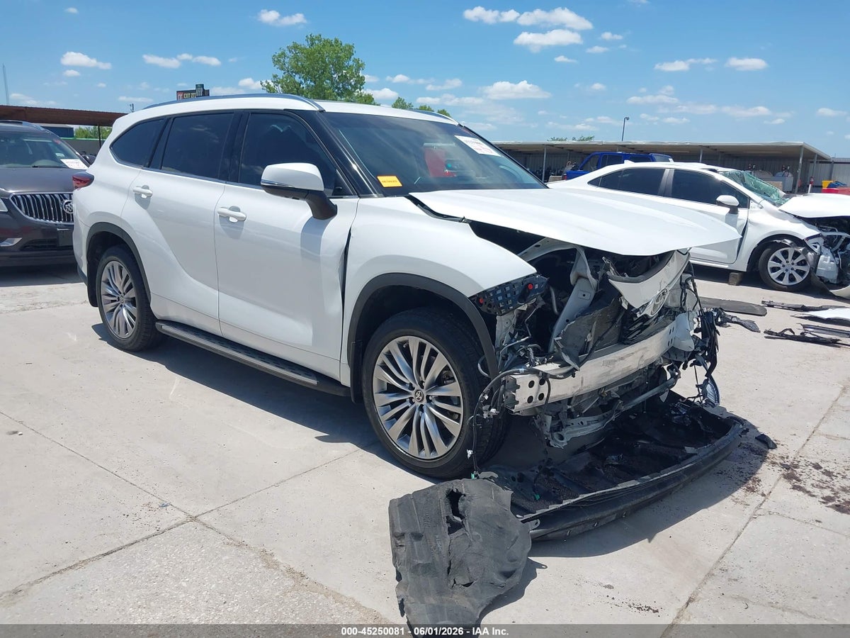 2022 TOYOTA HIGHLANDER PLATINUM