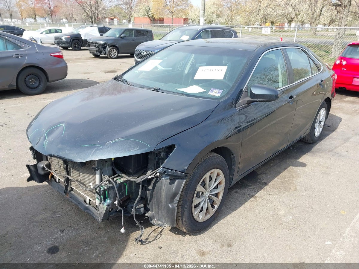 2015 TOYOTA CAMRY LE — снимка 2