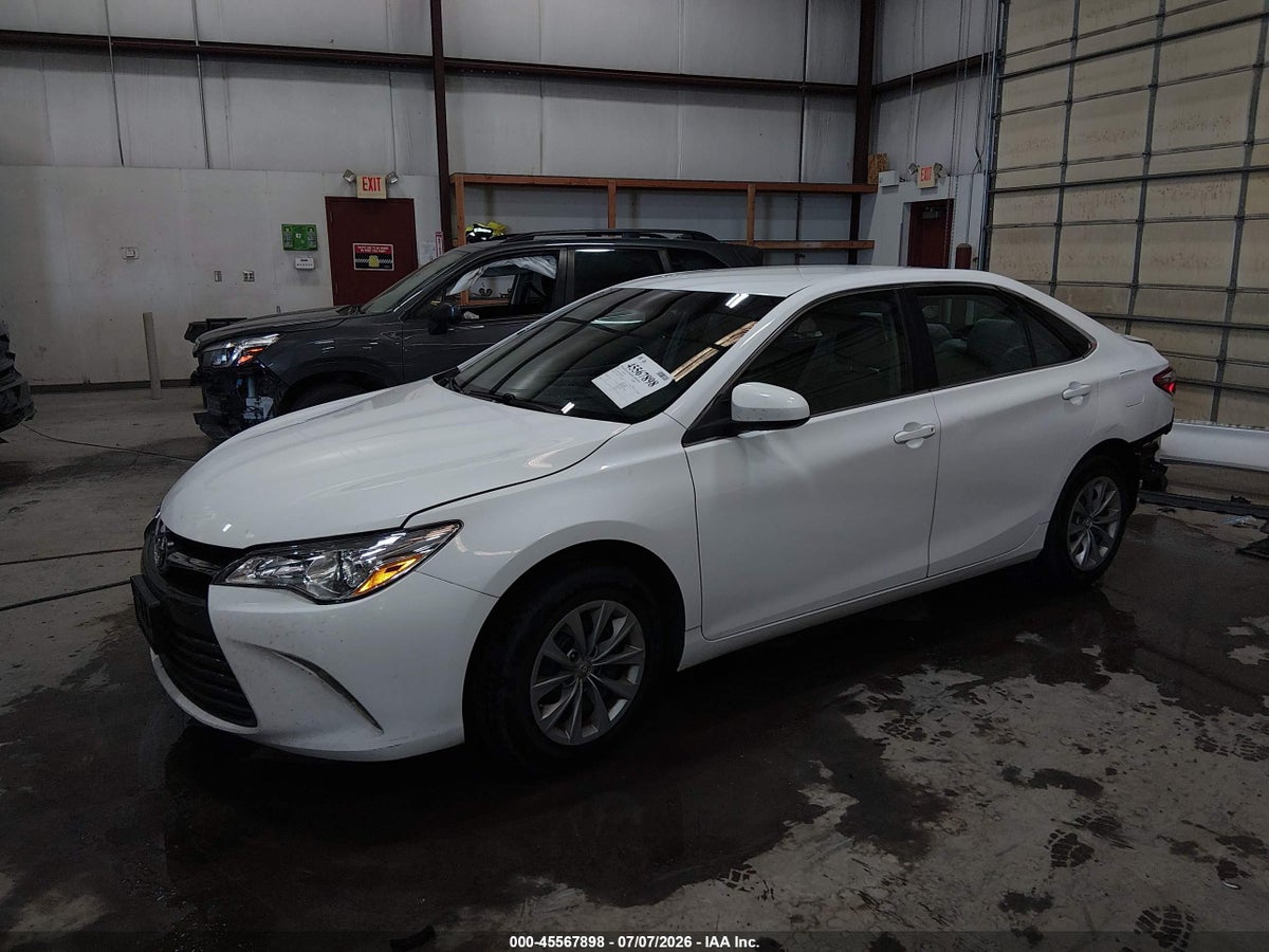 2015 TOYOTA CAMRY LE — снимка 2