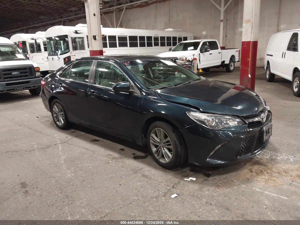 2015 TOYOTA CAMRY SE
