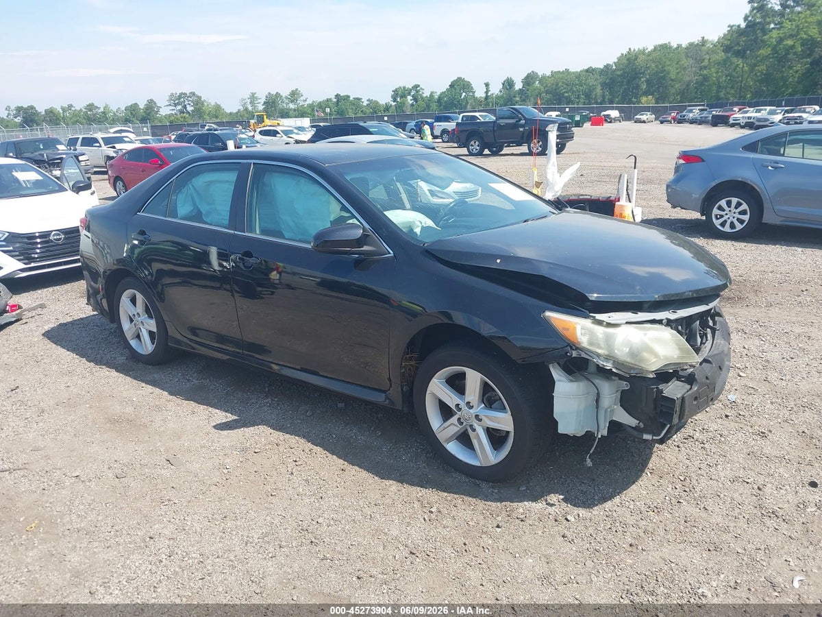 2014 TOYOTA CAMRY SE