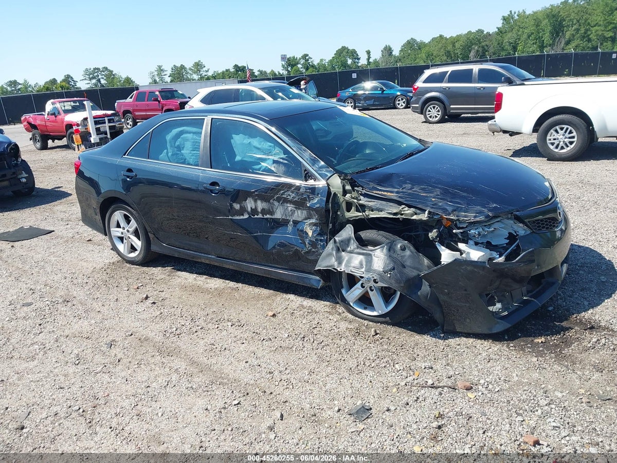 2013 TOYOTA CAMRY SE