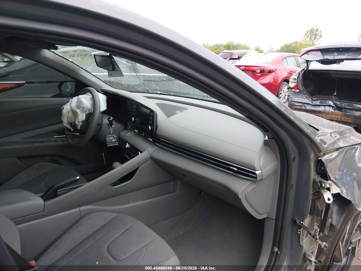 2025 HYUNDAI ELANTRA SEL SPORT — снимка 5