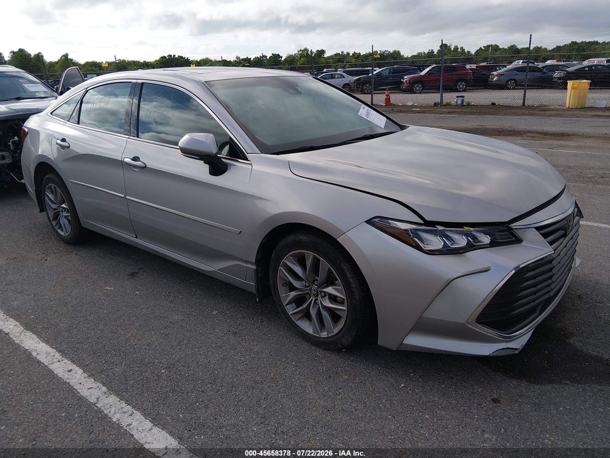 2019 TOYOTA AVALON XLE