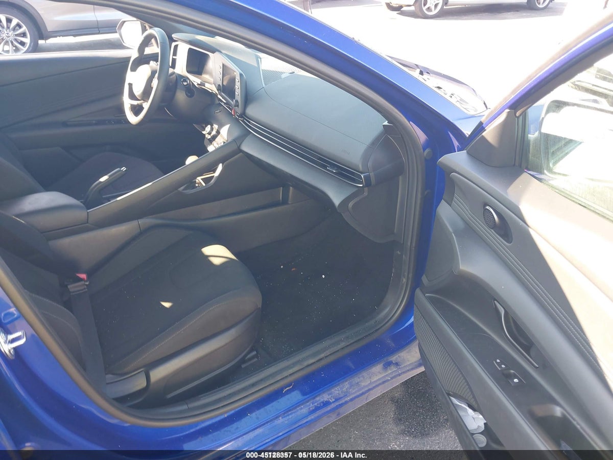 2025 HYUNDAI ELANTRA SEL SPORT — снимка 5