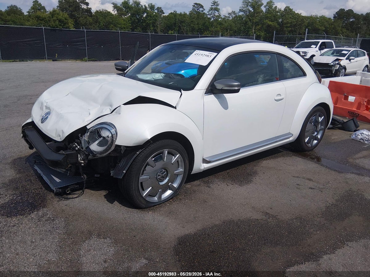 2014 VOLKSWAGEN BEETLE 2.0L TDI — снимка 2