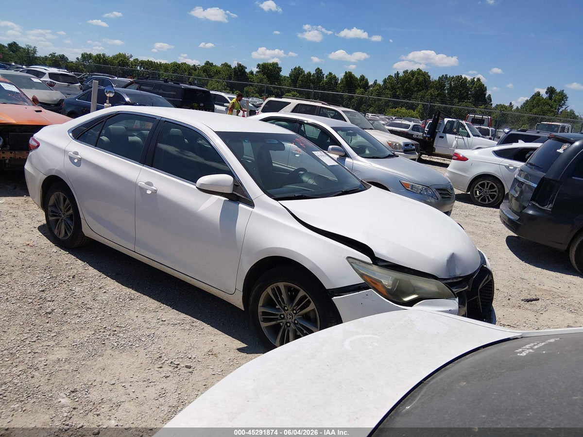 2015 TOYOTA CAMRY SE