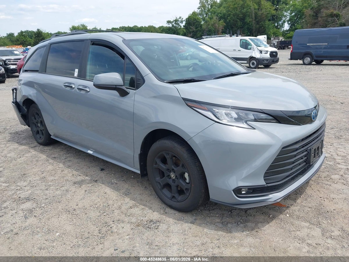 2025 TOYOTA SIENNA WOODLAND EDITION