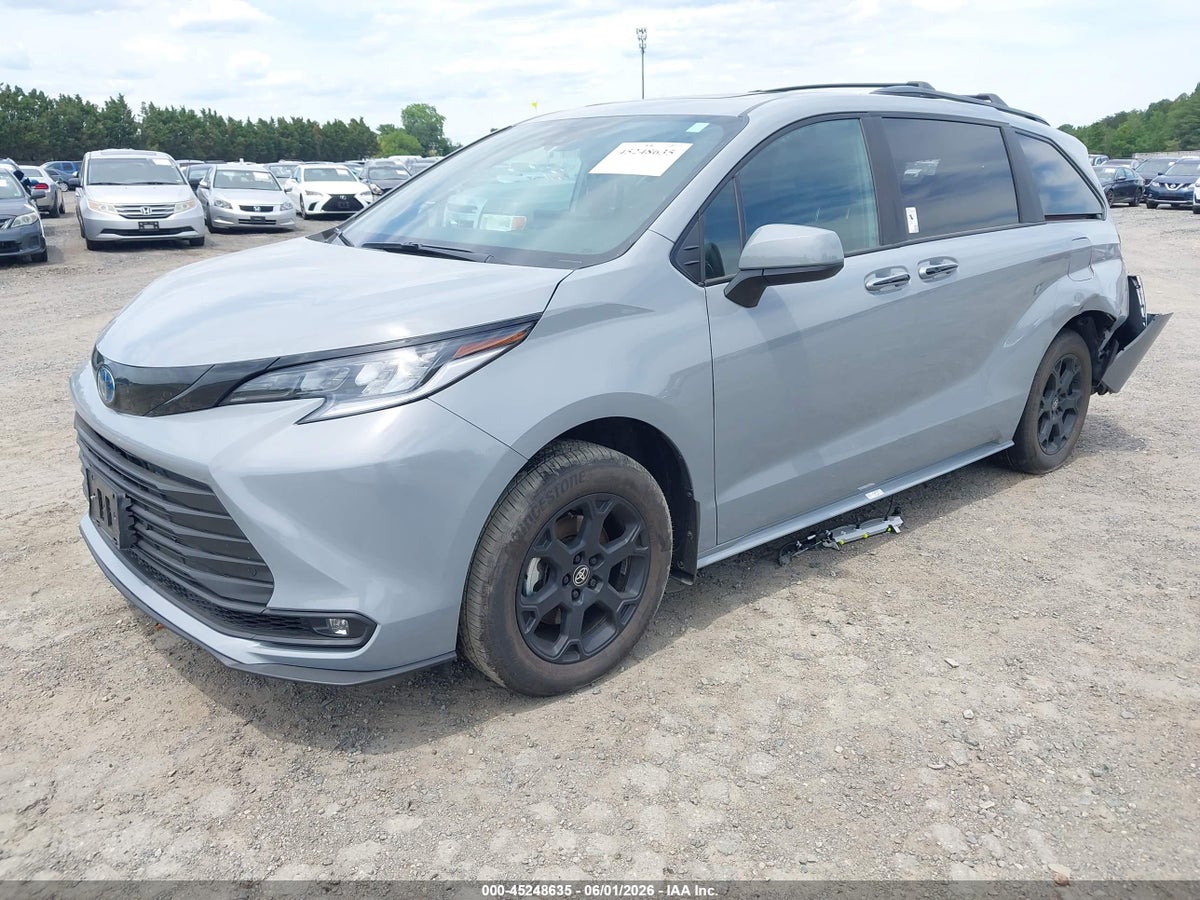 2025 TOYOTA SIENNA WOODLAND EDITION — снимка 2