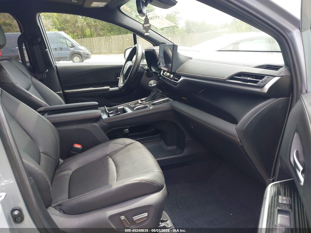2025 TOYOTA SIENNA WOODLAND EDITION — снимка 5