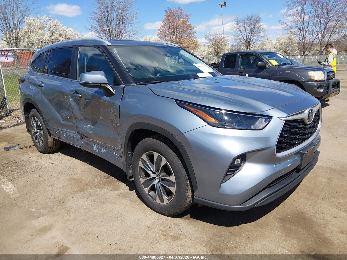 2024 TOYOTA HIGHLANDER XLE