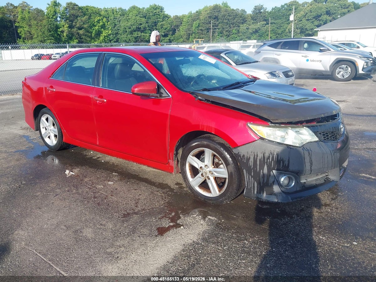 2014 TOYOTA CAMRY SE