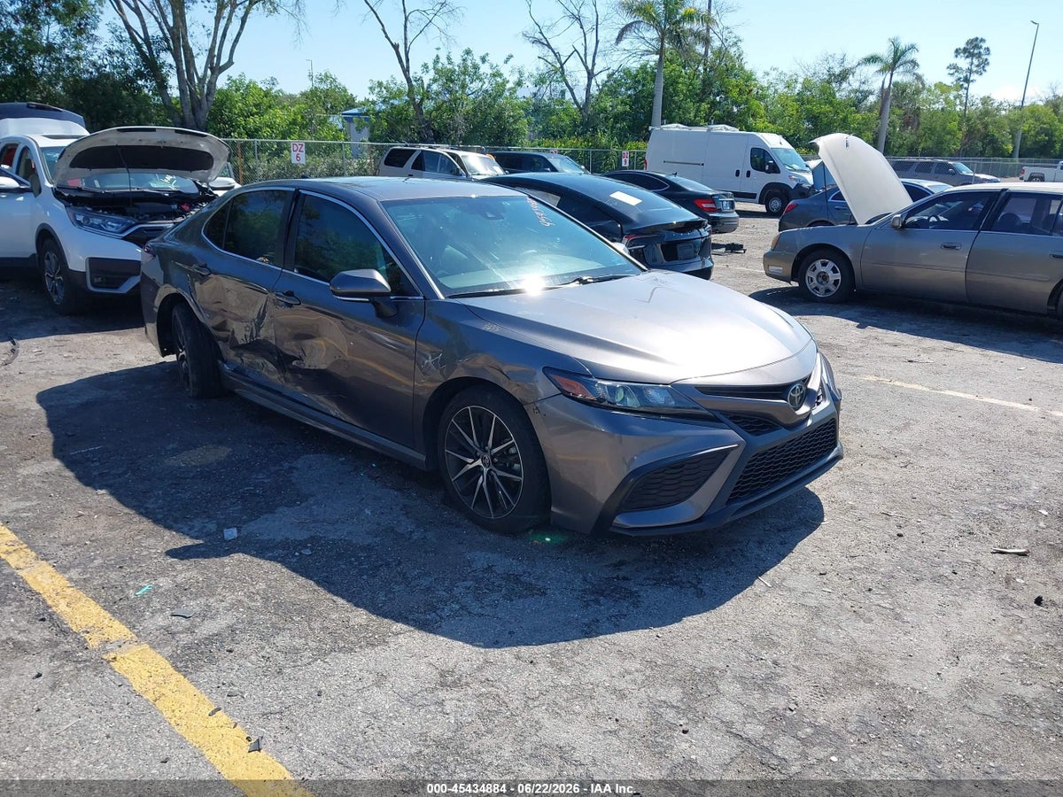 2024 TOYOTA CAMRY SE