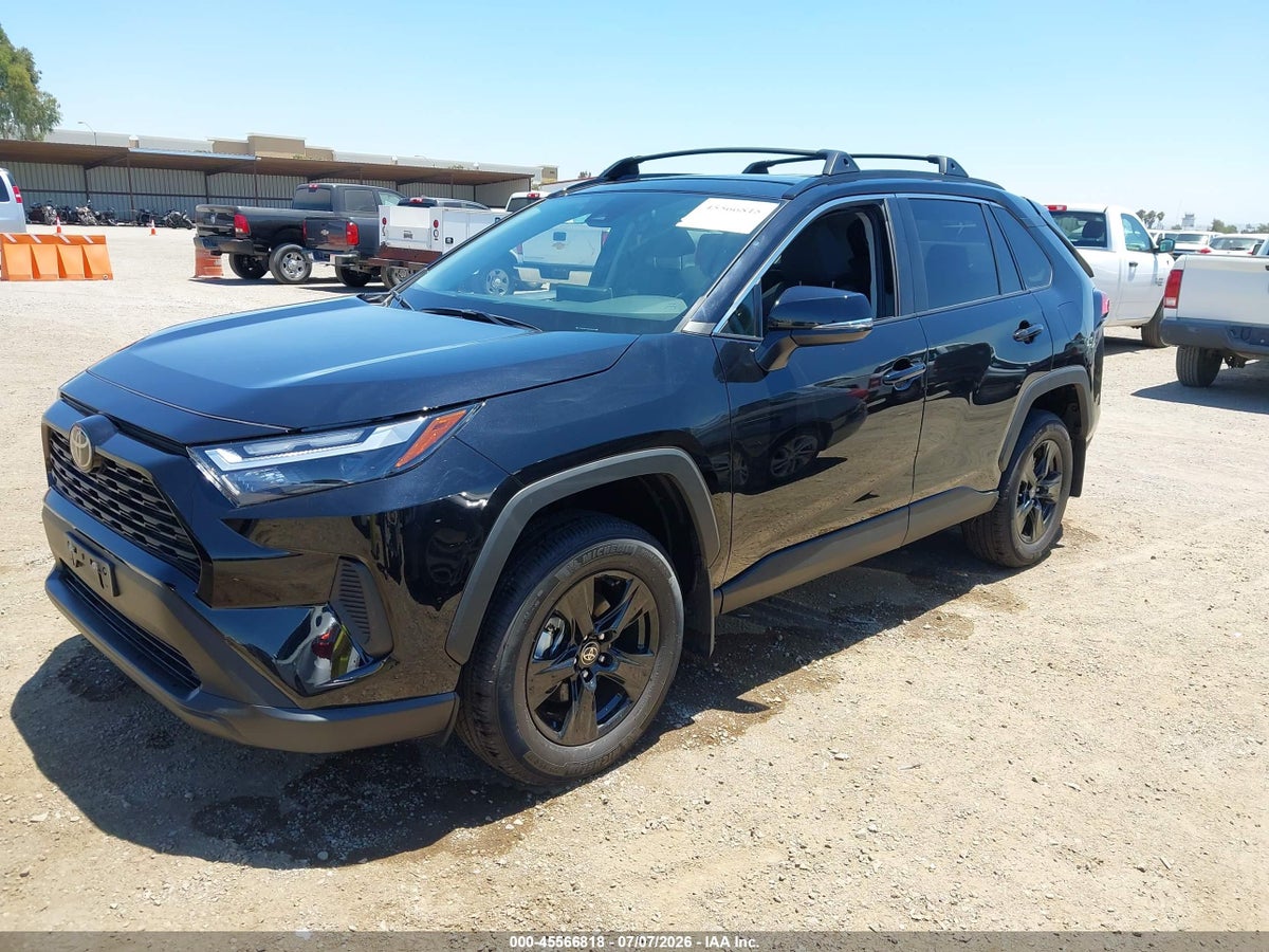 2025 TOYOTA RAV4 XLE — снимка 2