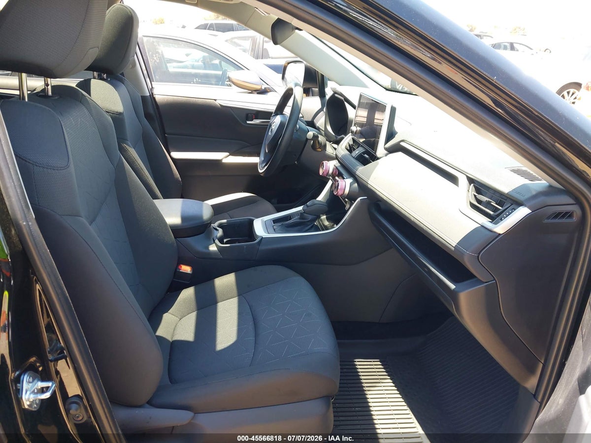 2025 TOYOTA RAV4 XLE — снимка 5