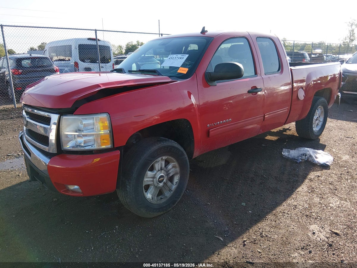 2011 CHEVROLET SILVERADO 1500 LT — снимка 2
