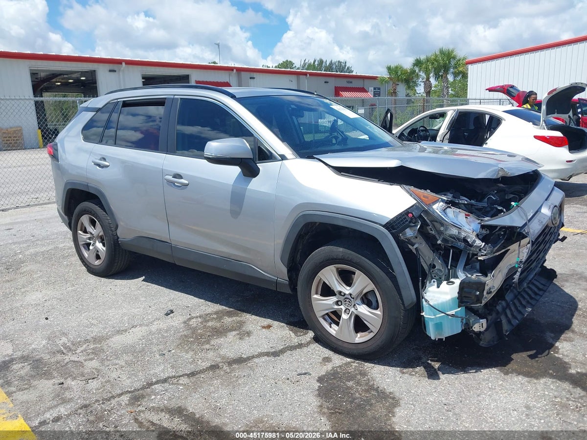 2020 TOYOTA RAV4 XLE
