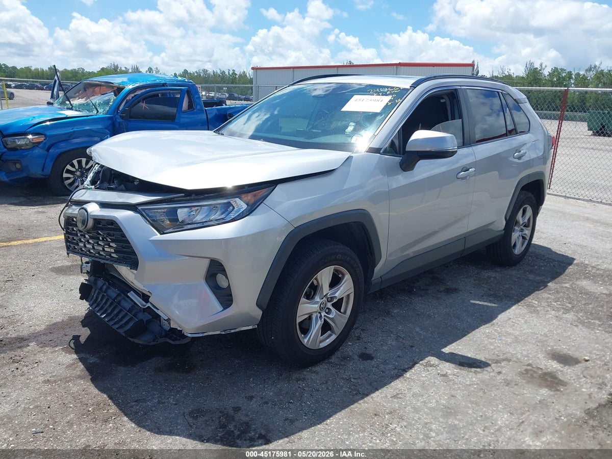 2020 TOYOTA RAV4 XLE — снимка 2