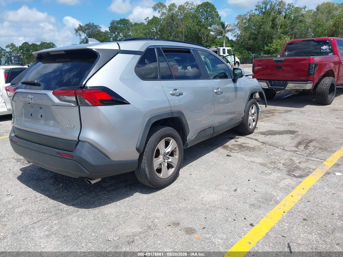 2020 TOYOTA RAV4 XLE — снимка 4