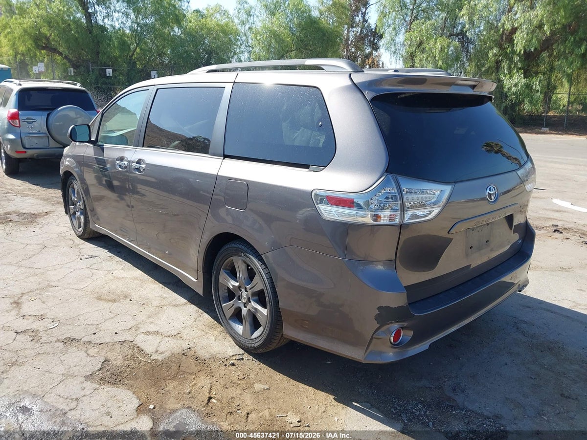 2013 TOYOTA SIENNA SE 8 PASSENGER — снимка 3