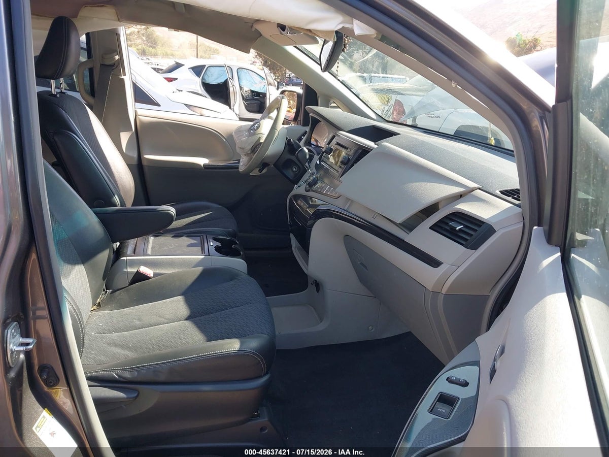 2013 TOYOTA SIENNA SE 8 PASSENGER — снимка 5