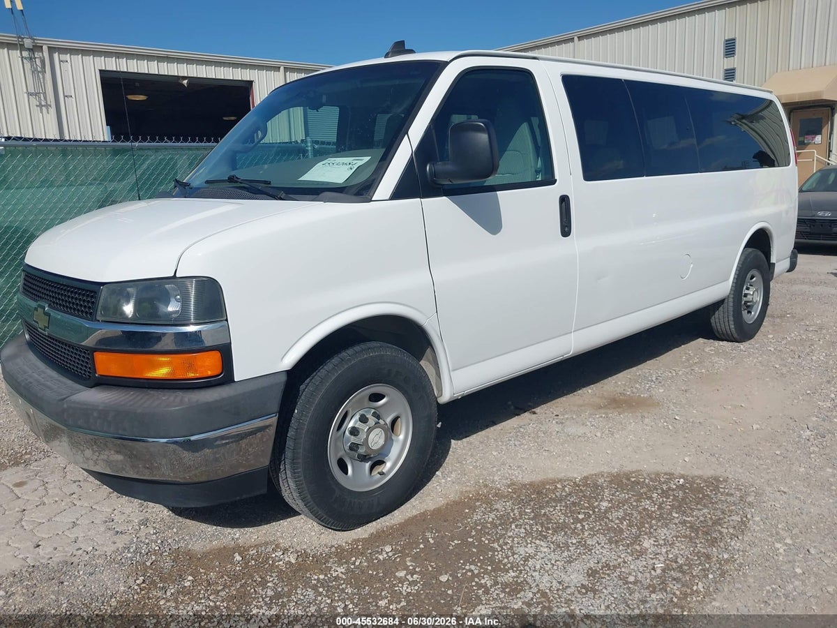 2017 CHEVROLET EXPRESS 3500 LT — снимка 2