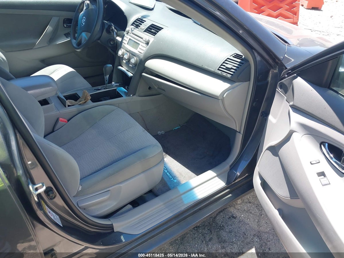 2011 TOYOTA CAMRY LE — снимка 5