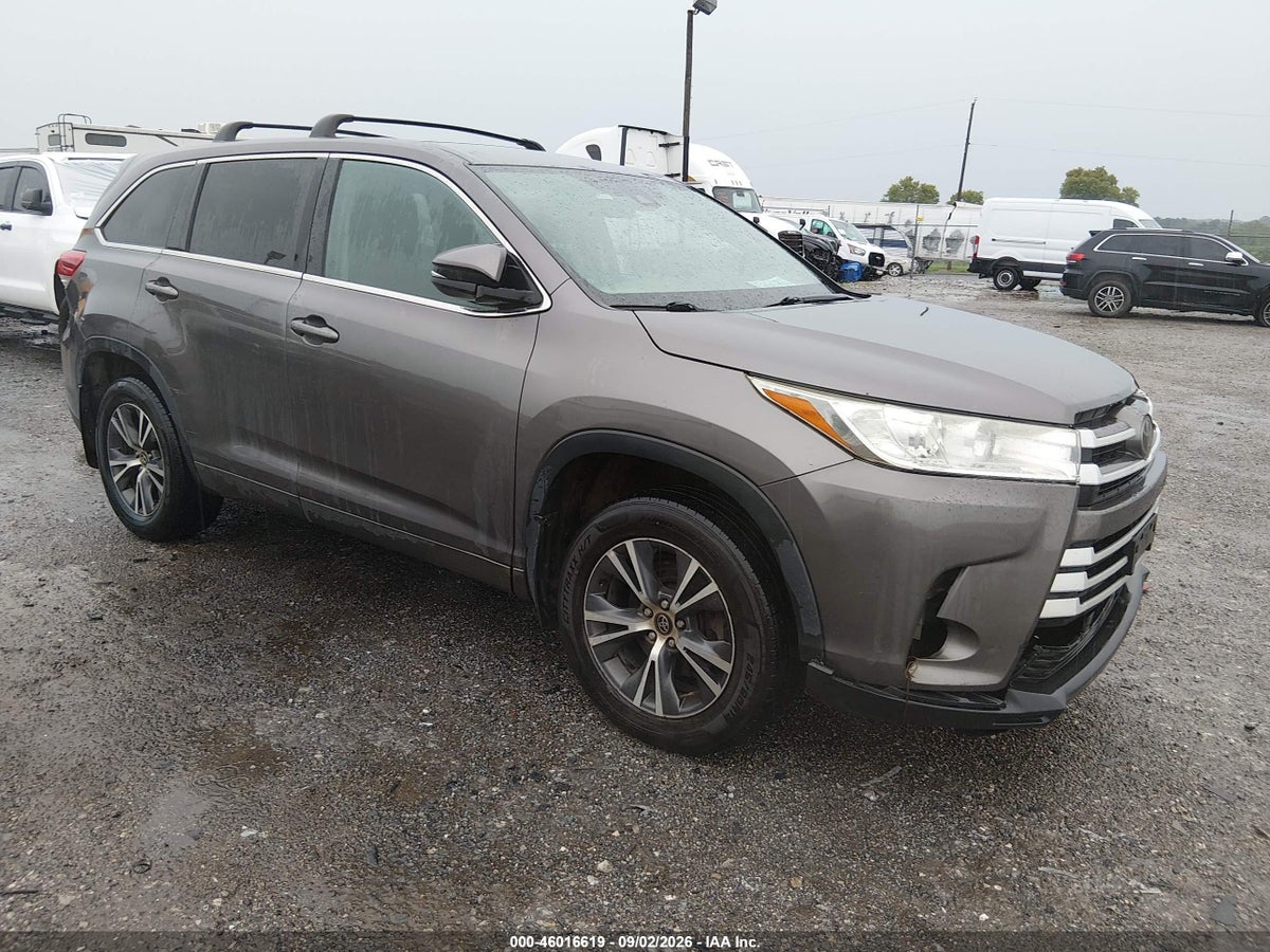 2017 TOYOTA HIGHLANDER LE