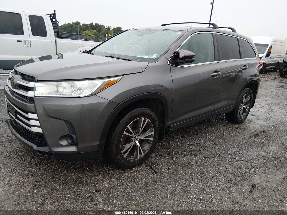 2017 TOYOTA HIGHLANDER LE — снимка 2