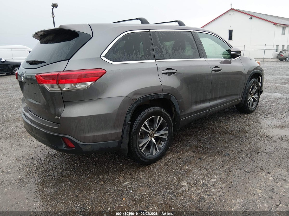 2017 TOYOTA HIGHLANDER LE — снимка 4