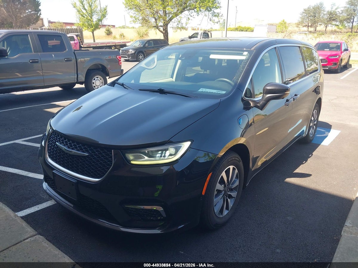 2023 CHRYSLER PACIFICA HYBRID TOURING L — снимка 2