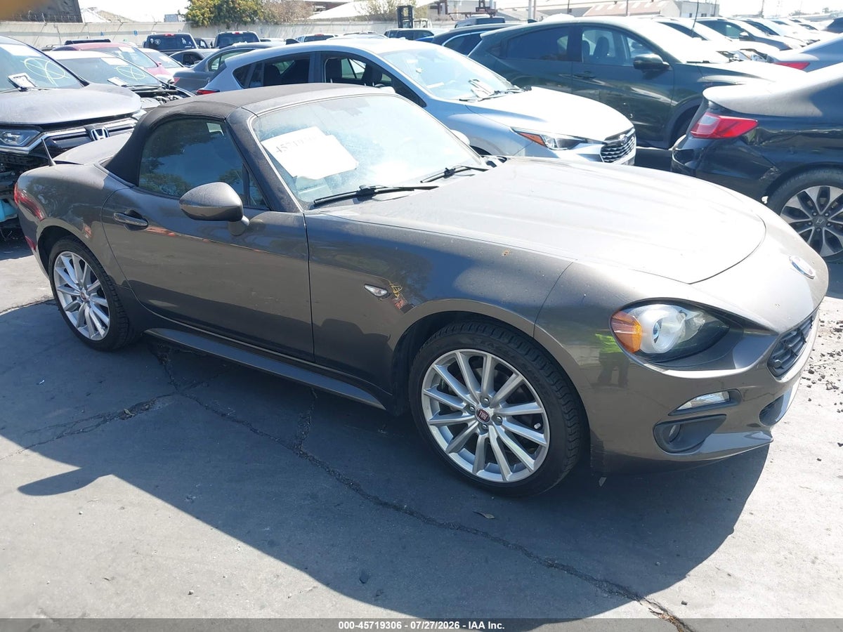 2017 FIAT 124 SPIDER LUSSO