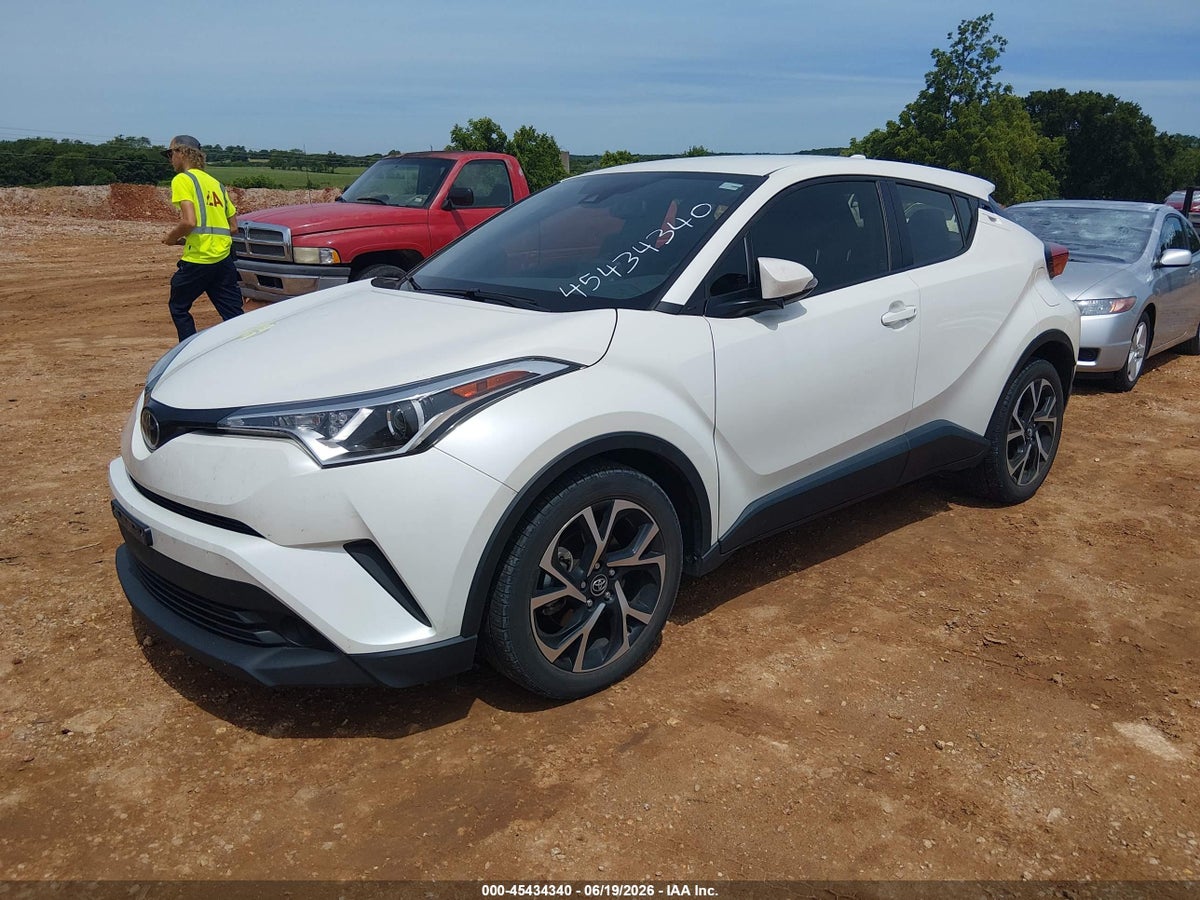 2019 TOYOTA C-HR XLE — снимка 2