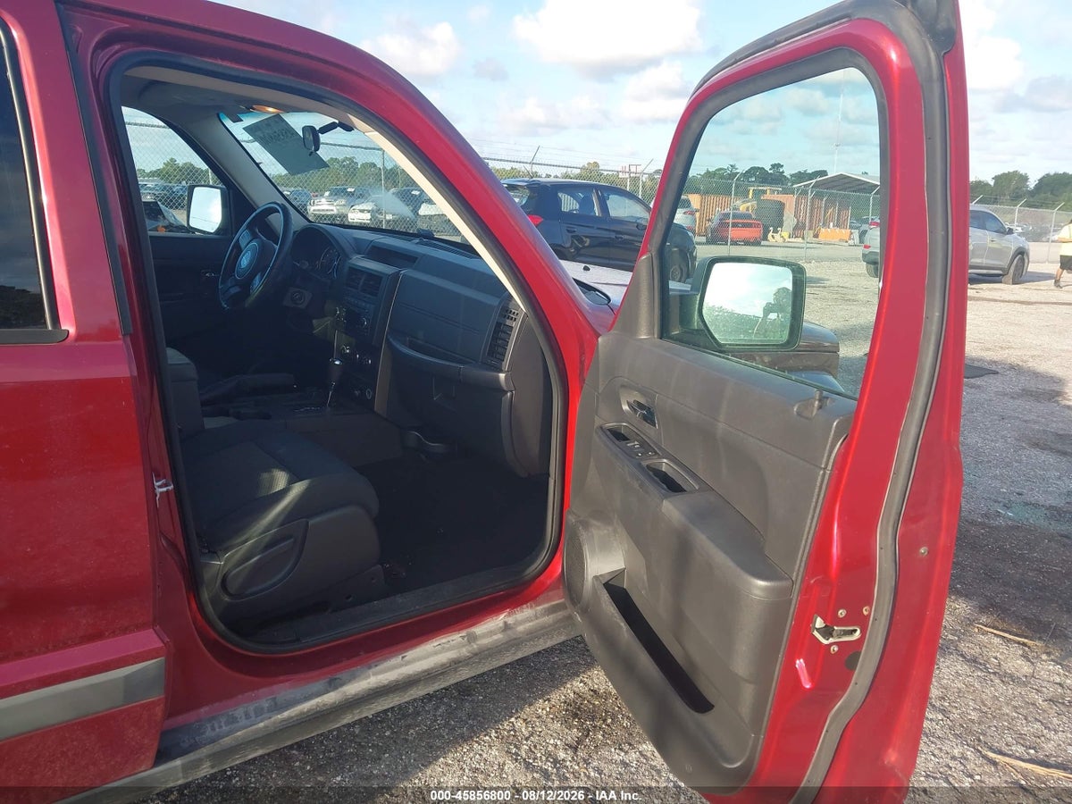 2012 JEEP LIBERTY SPORT — photo 5