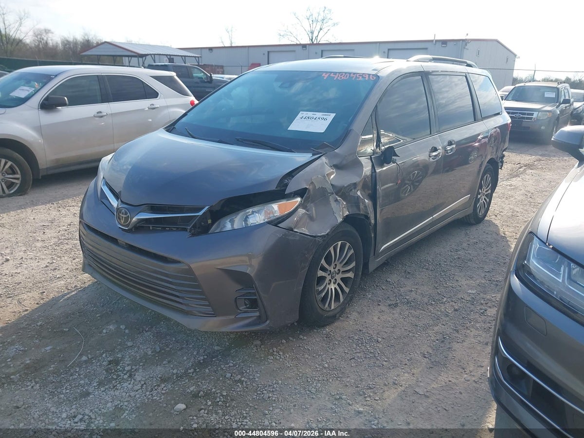 2019 TOYOTA SIENNA XLE 8 PASSENGER — снимка 2