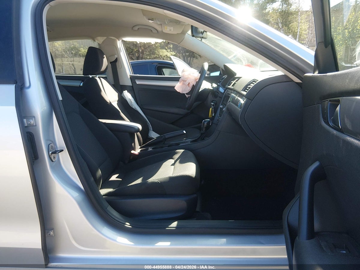 2014 VOLKSWAGEN PASSAT 2.5L S — снимка 5