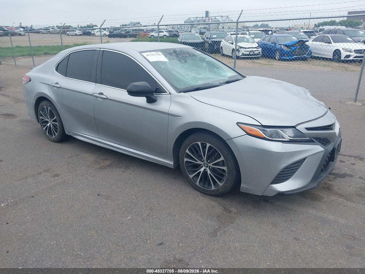 2018 TOYOTA CAMRY SE