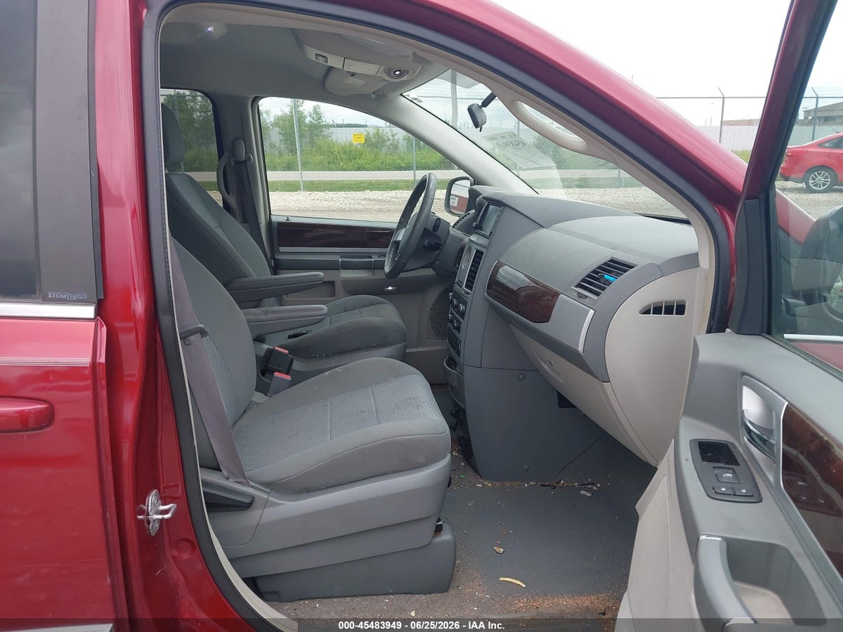 2010 CHRYSLER TOWN & COUNTRY TOURING — снимка 5