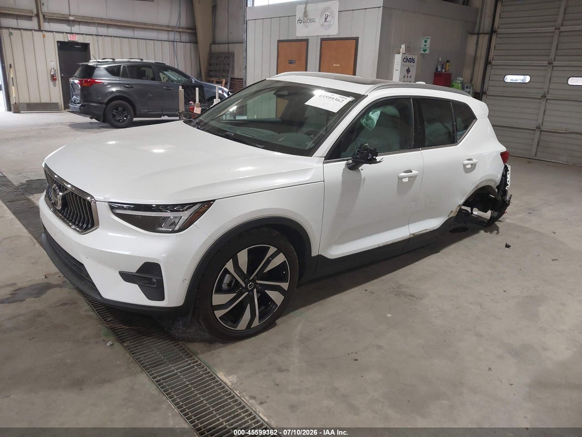 2023 VOLVO XC40 B5 PLUS BRIGHT THEME — снимка 2