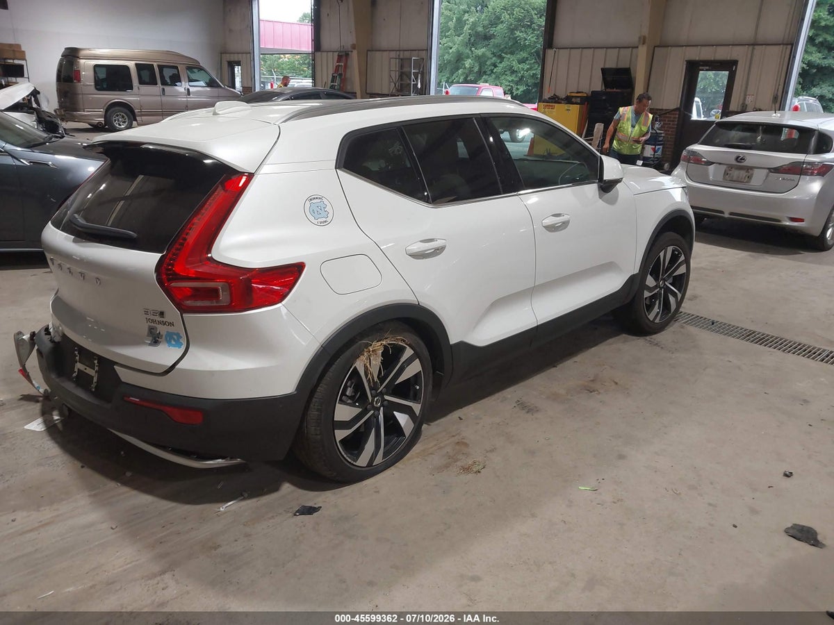 2023 VOLVO XC40 B5 PLUS BRIGHT THEME — снимка 4