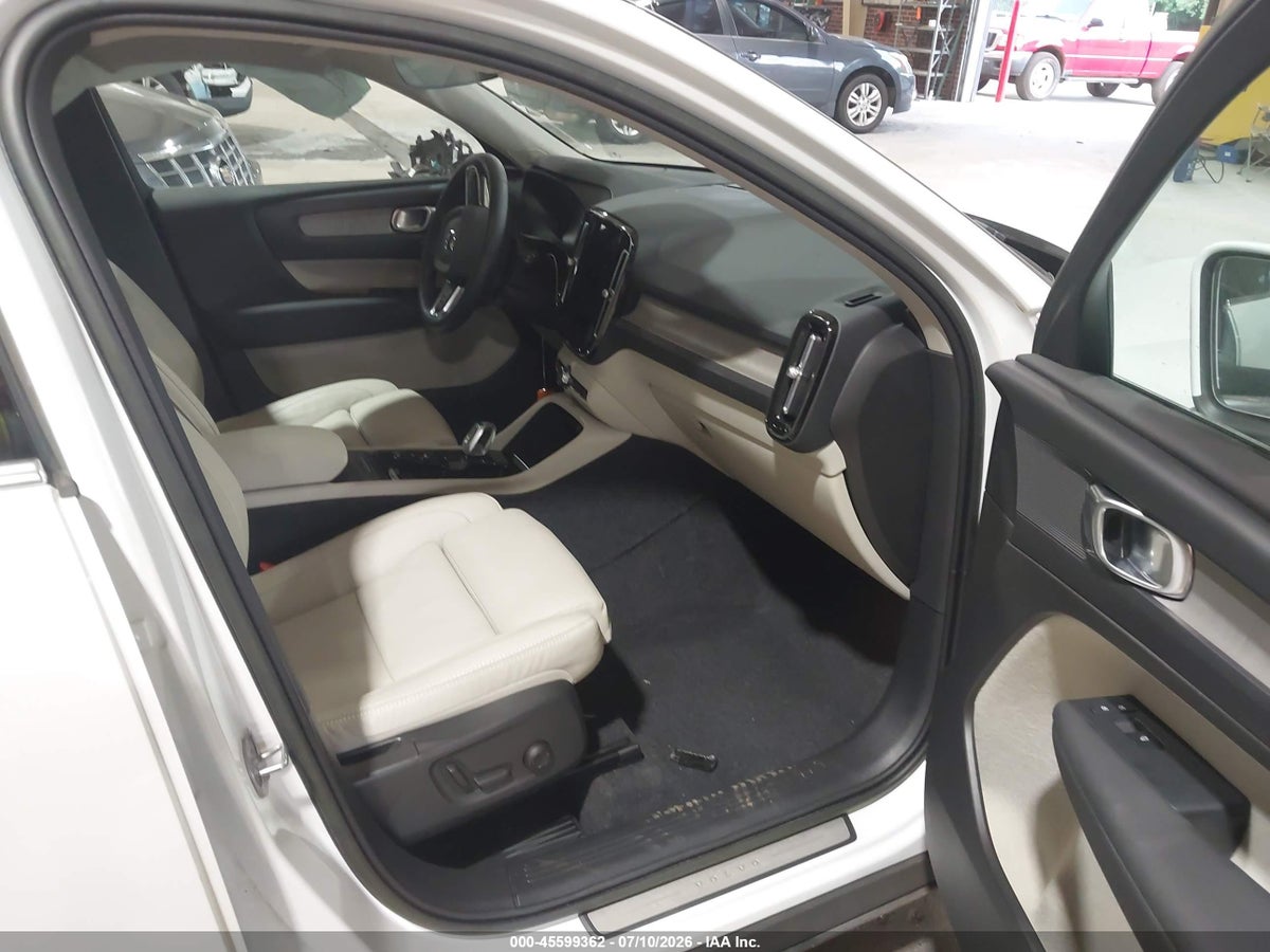 2023 VOLVO XC40 B5 PLUS BRIGHT THEME — снимка 5