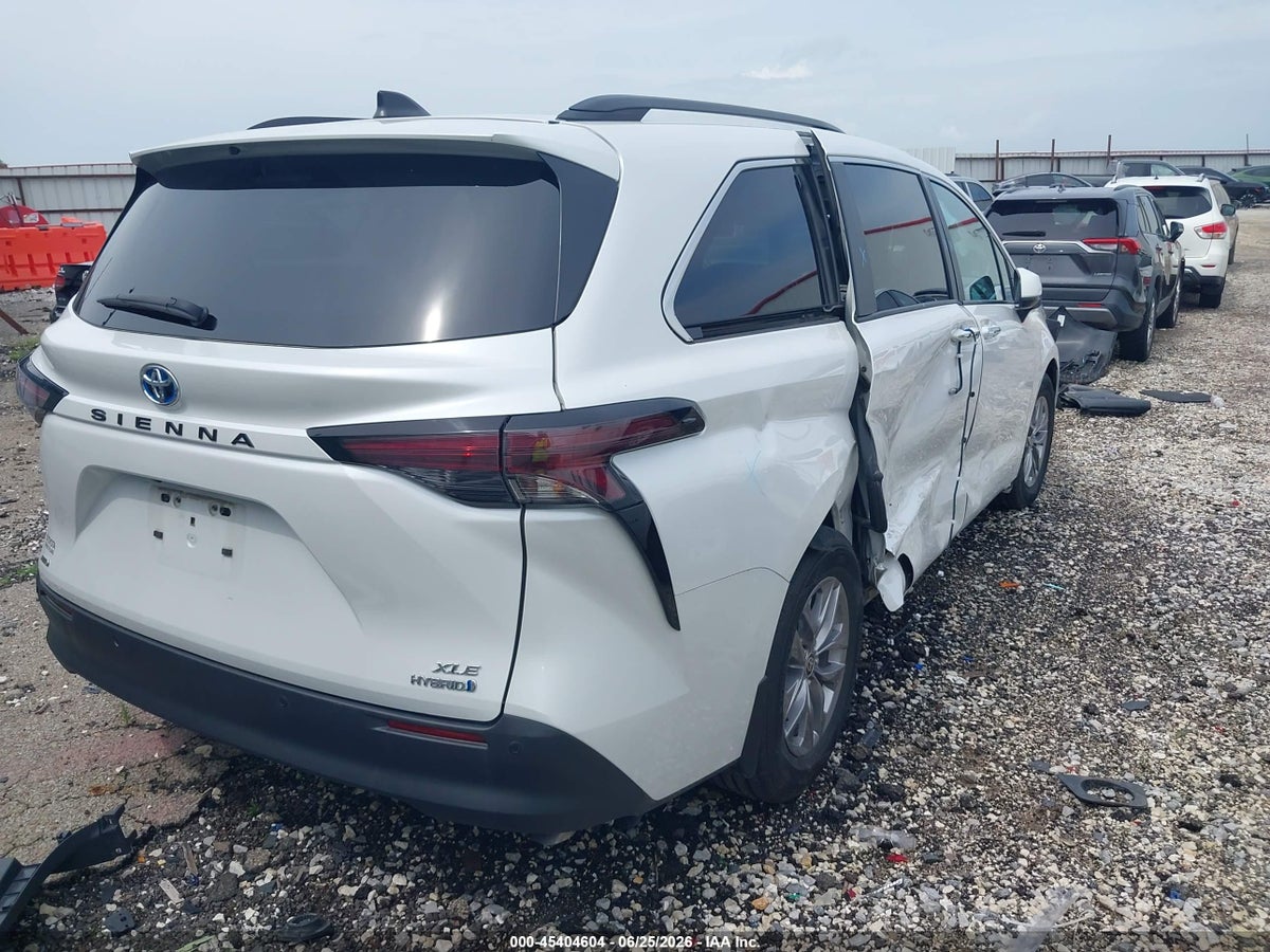 2024 TOYOTA SIENNA XLE — снимка 4