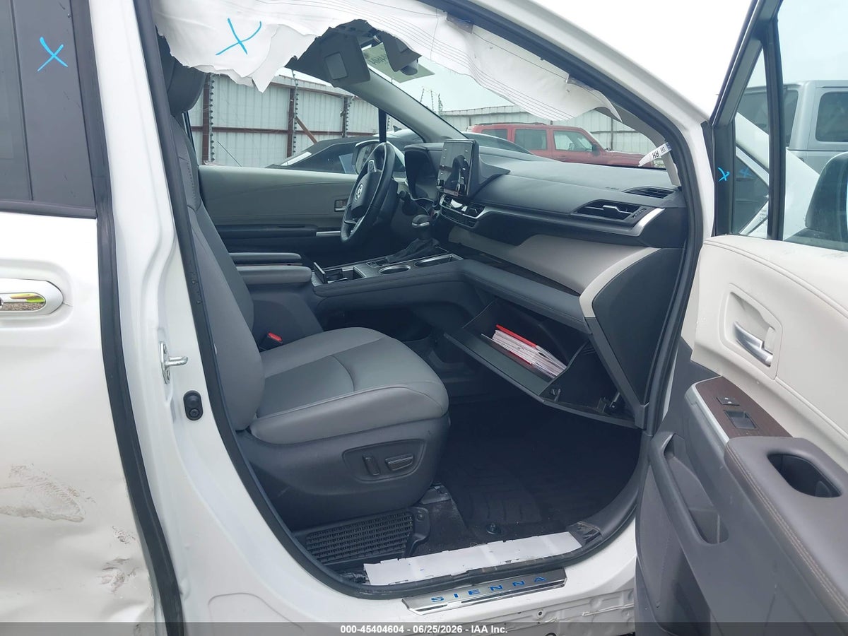 2024 TOYOTA SIENNA XLE — снимка 5
