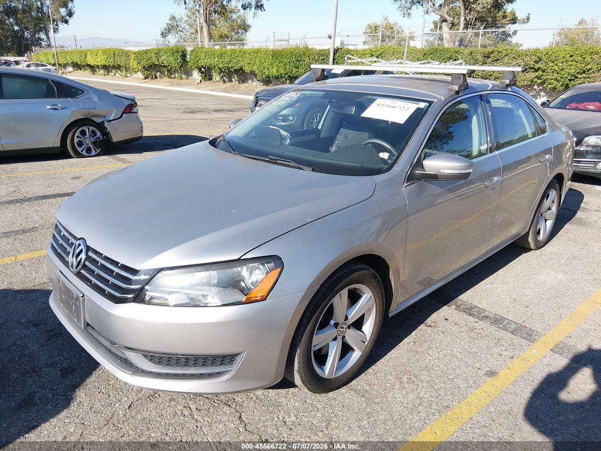 2013 VOLKSWAGEN PASSAT 2.5L SE — снимка 2