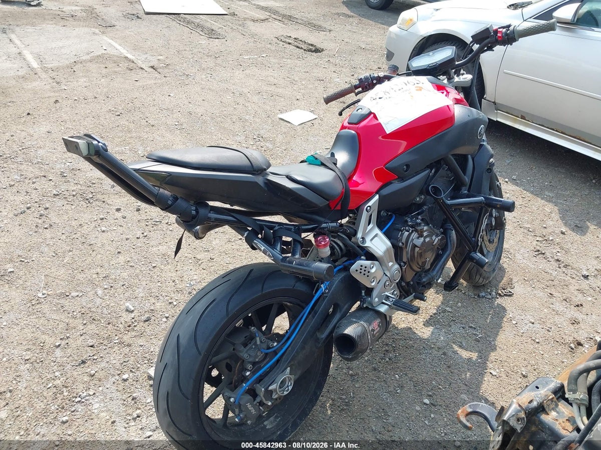2015 YAMAHA FZ07 — снимка 4