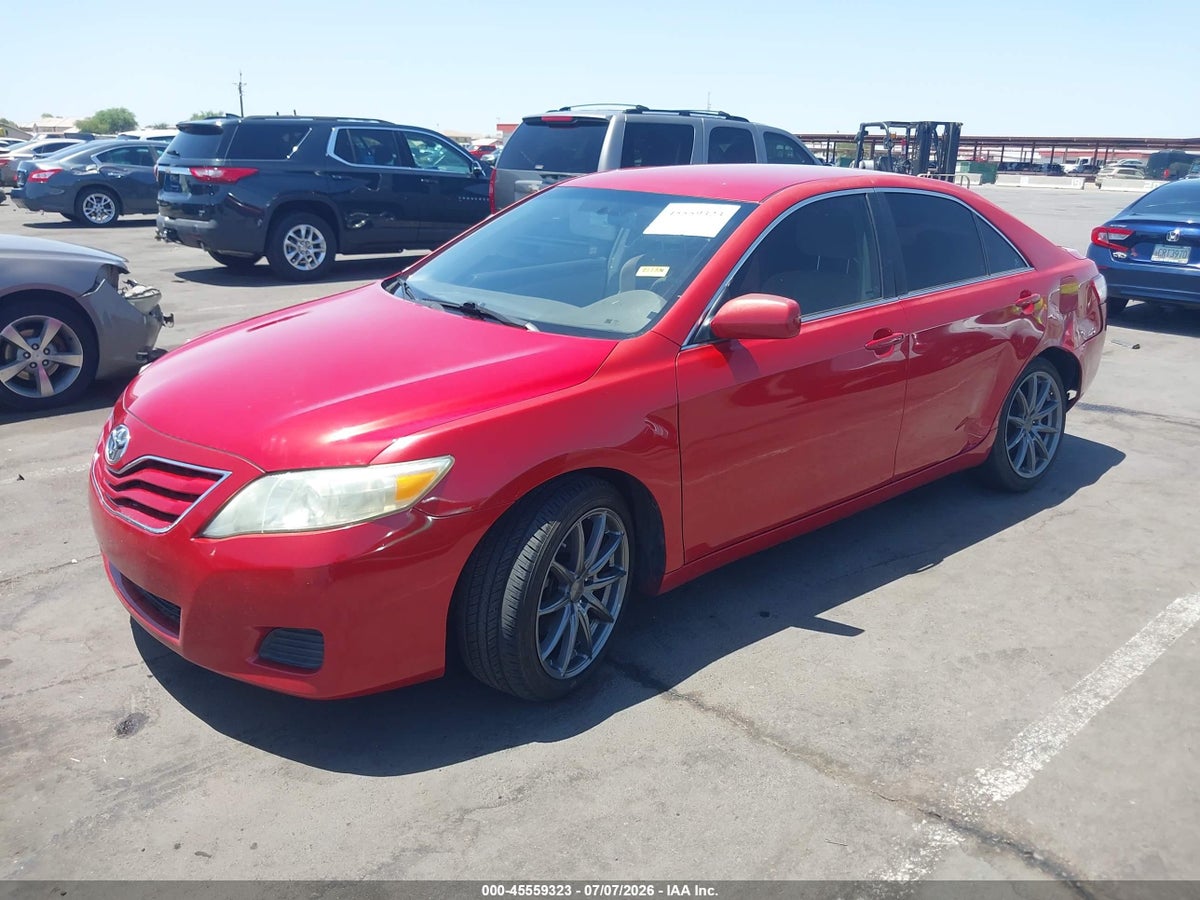 2011 TOYOTA CAMRY LE — снимка 2